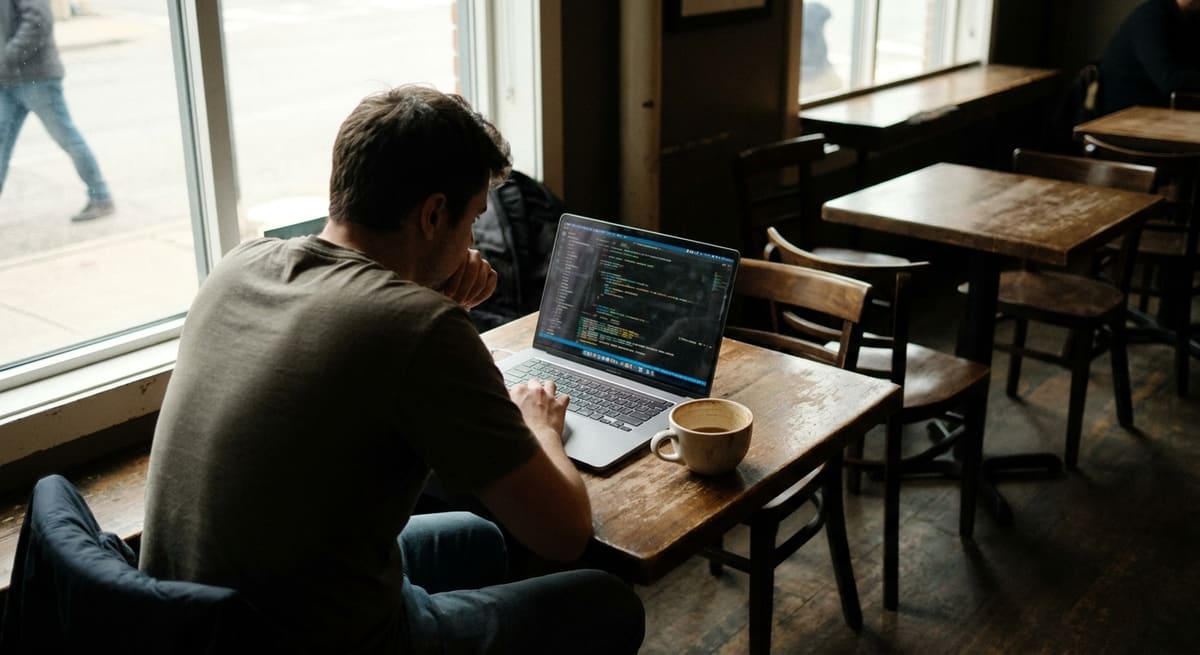 Comparaison du tarif création site web entre agence, freelance et CMS